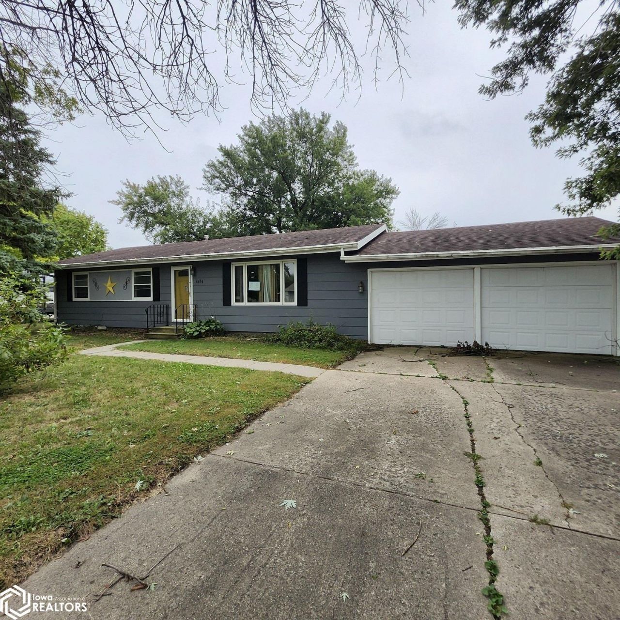 2434 Elm Dr, Fort Dodge, IA 50501 Main Photo
