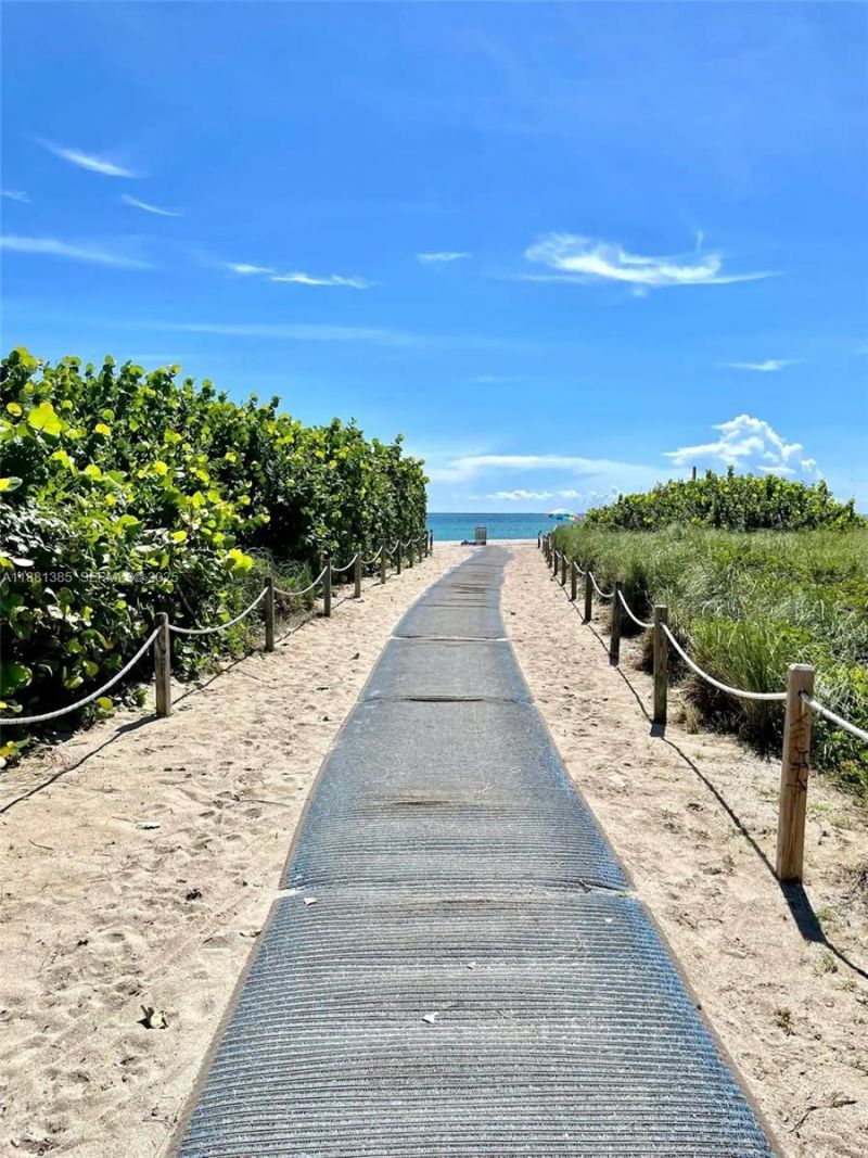 7326 Collins Ave, Unit 207, Miami Beach, FL 33141 Photo