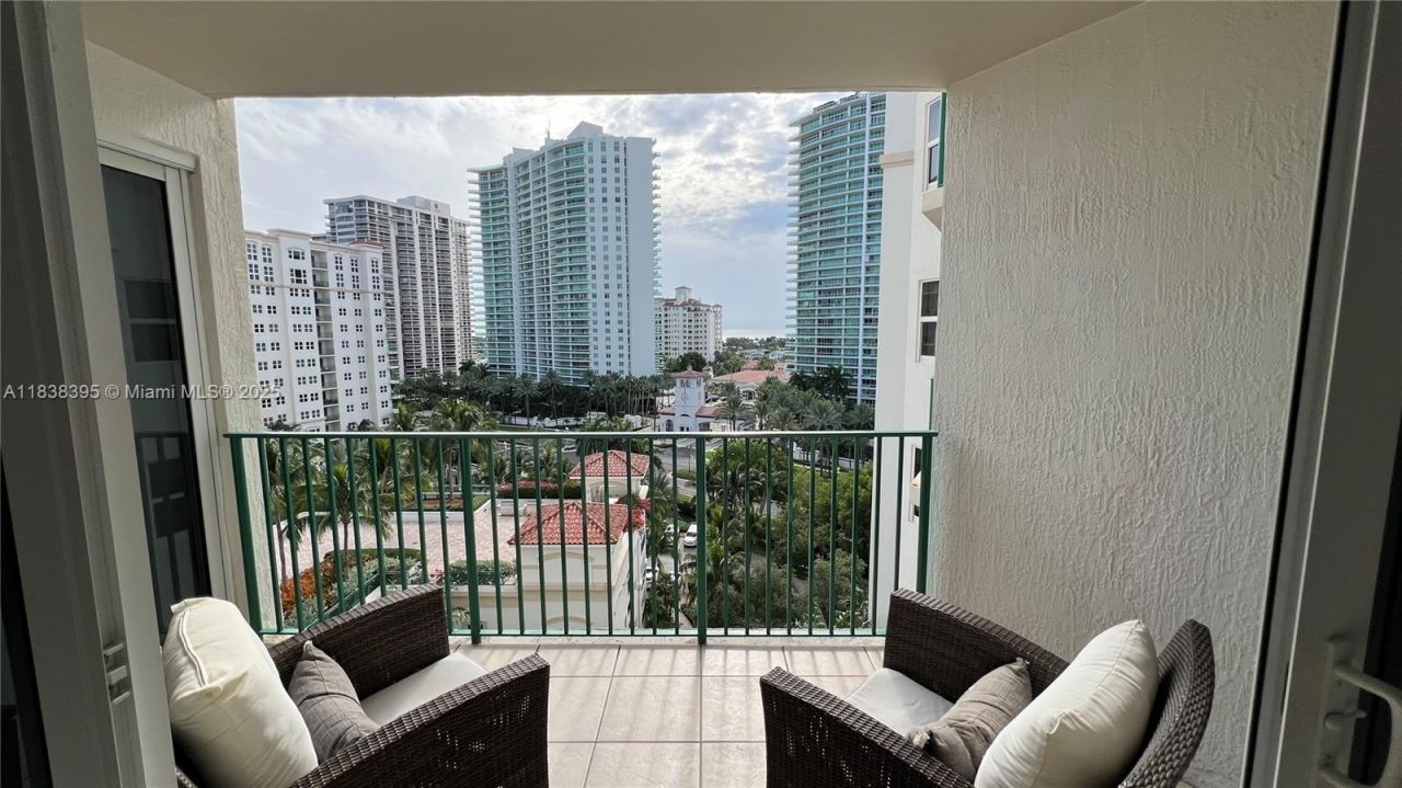 19900 E Country Club Dr, Unit 1014, Aventura, FL 33180 Photo