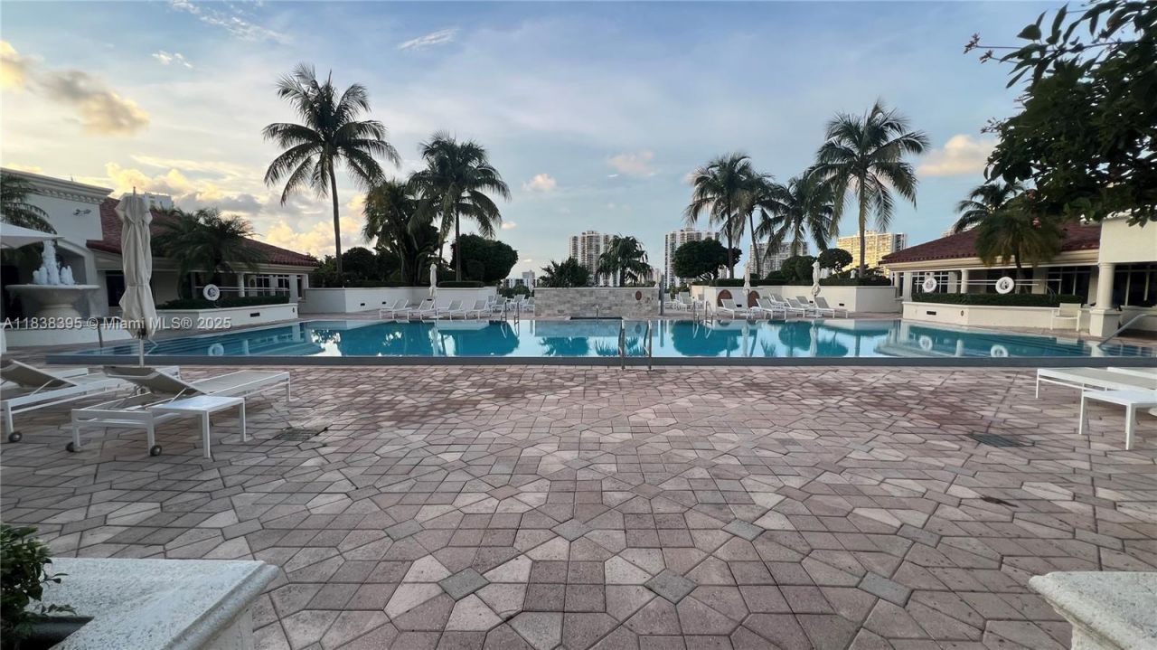 19900 E Country Club Dr, Unit 1014, Aventura, FL 33180 Photo