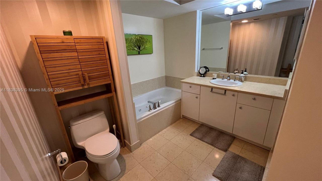 19900 E Country Club Dr, Unit 1014, Aventura, FL 33180 Photo