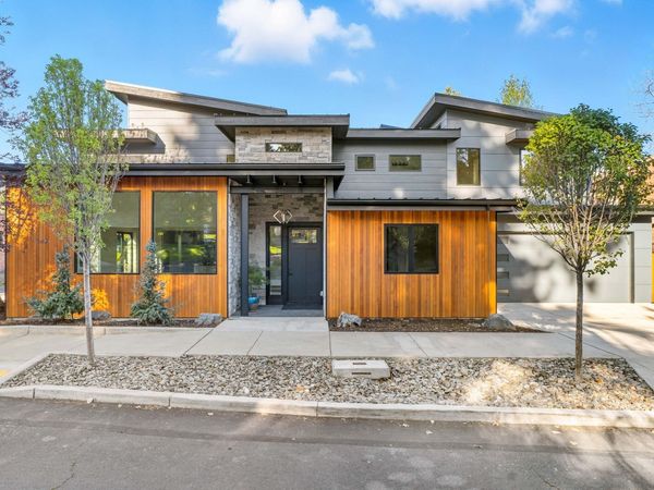 2 NW Hood Place, Bend, OR 97703