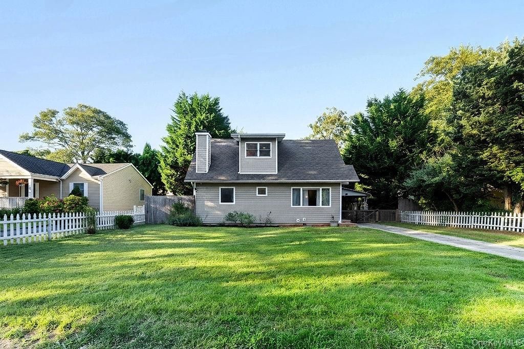 5 Liberty Street, Hampton Bays, NY 11946 Main Photo