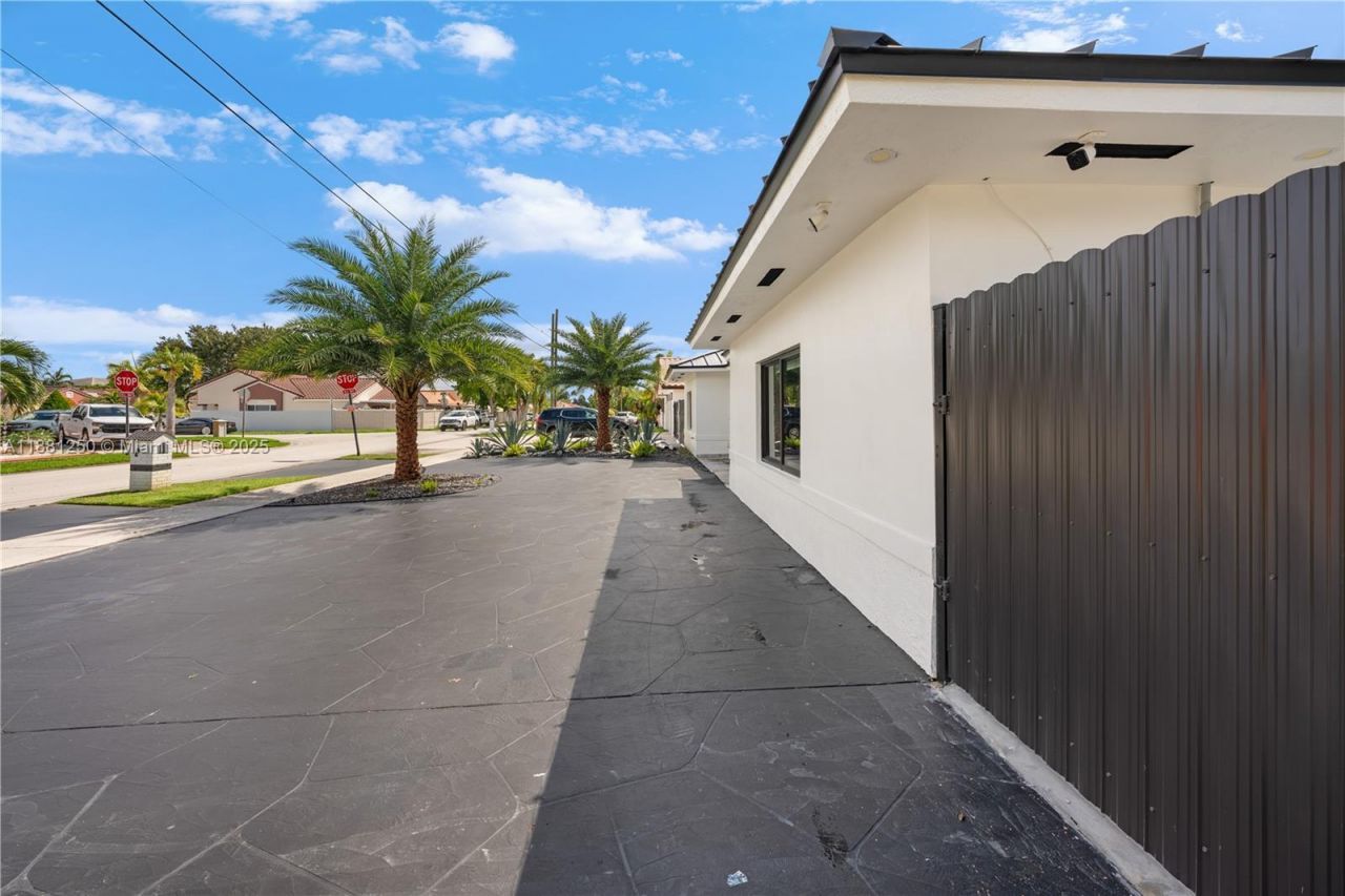 13470 SW 30th St, Miami, FL 33175 Photo