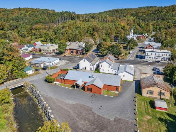 1 Maple Avenue, Chelsea, VT 05038