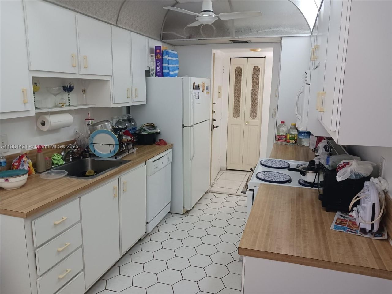 1300 St Charles Pl, Unit 311, Pembroke Pines, FL 33026 Photo