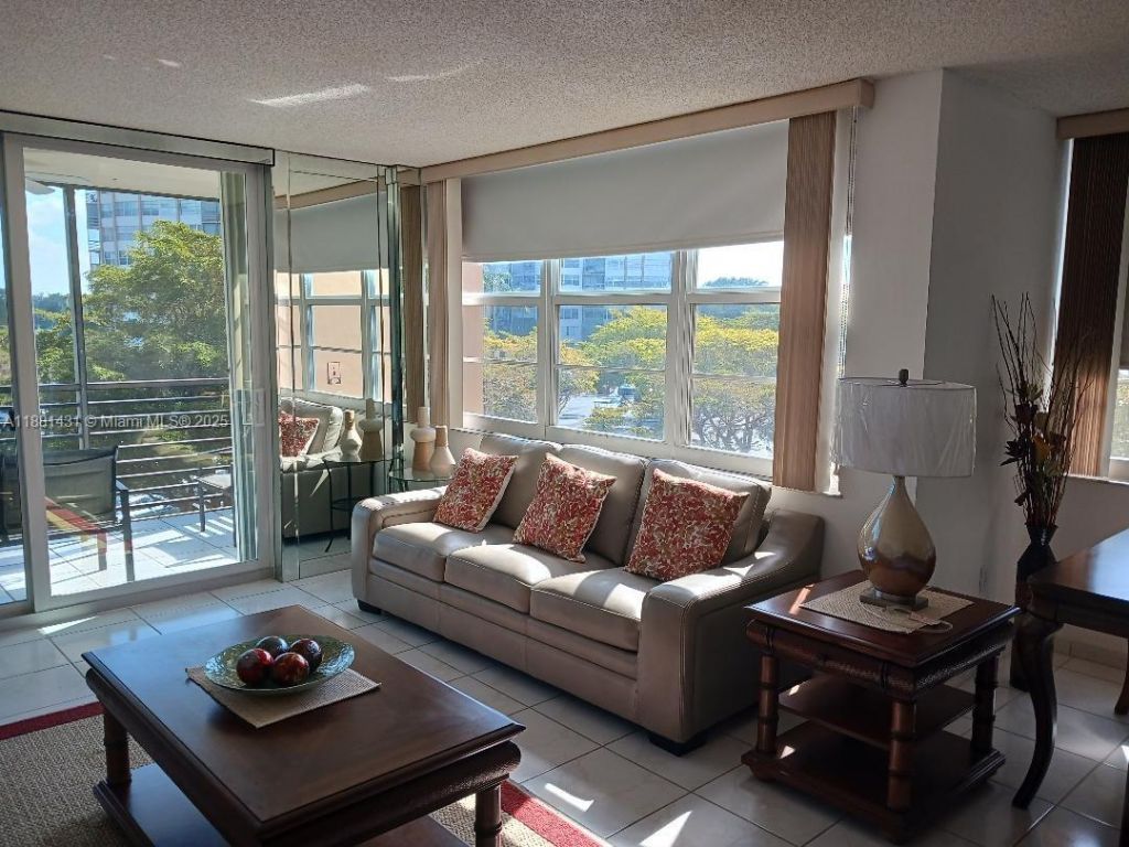 1300 St Charles Pl, Unit 311, Pembroke Pines, FL 33026 Photo