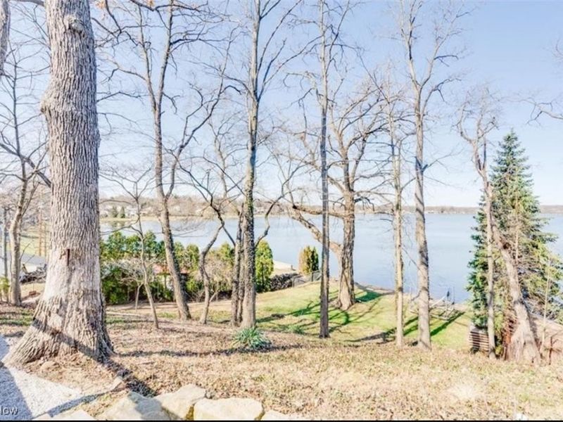 1376 Catherine Extension Avenue, Lakemore, OH 44250 Photo 5