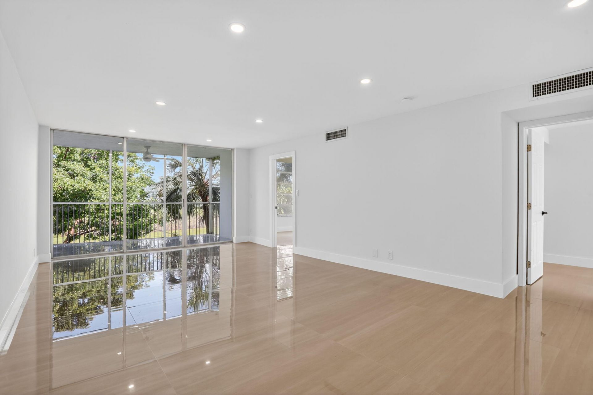 2651 S Palm Aire Drive S, Unit 305, Pompano Beach, FL 33069 Photo