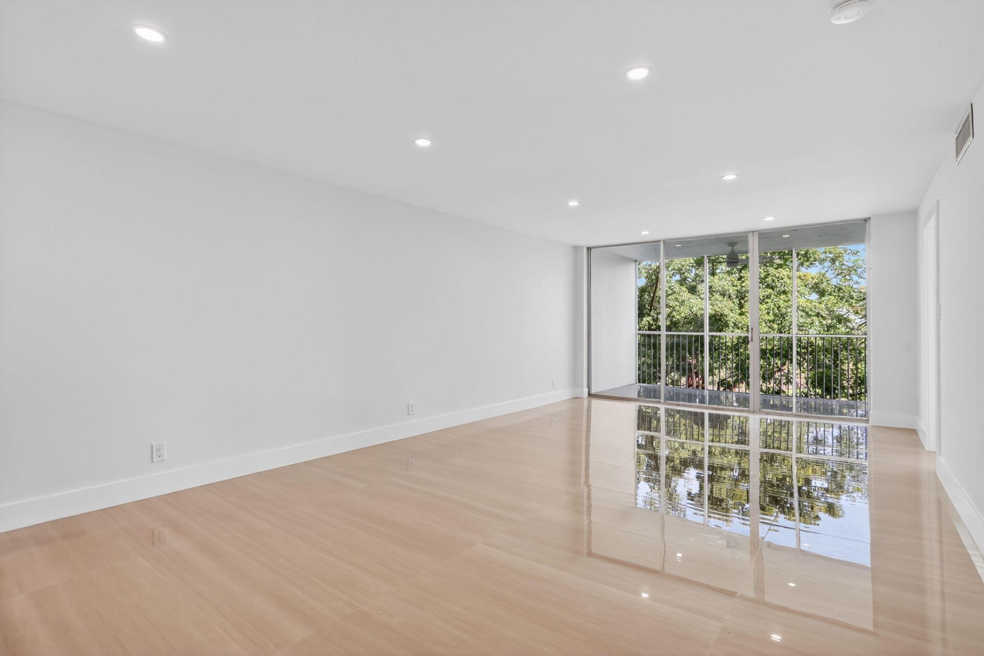 2651 S Palm Aire Drive S, Unit 305, Pompano Beach, FL 33069 Photo