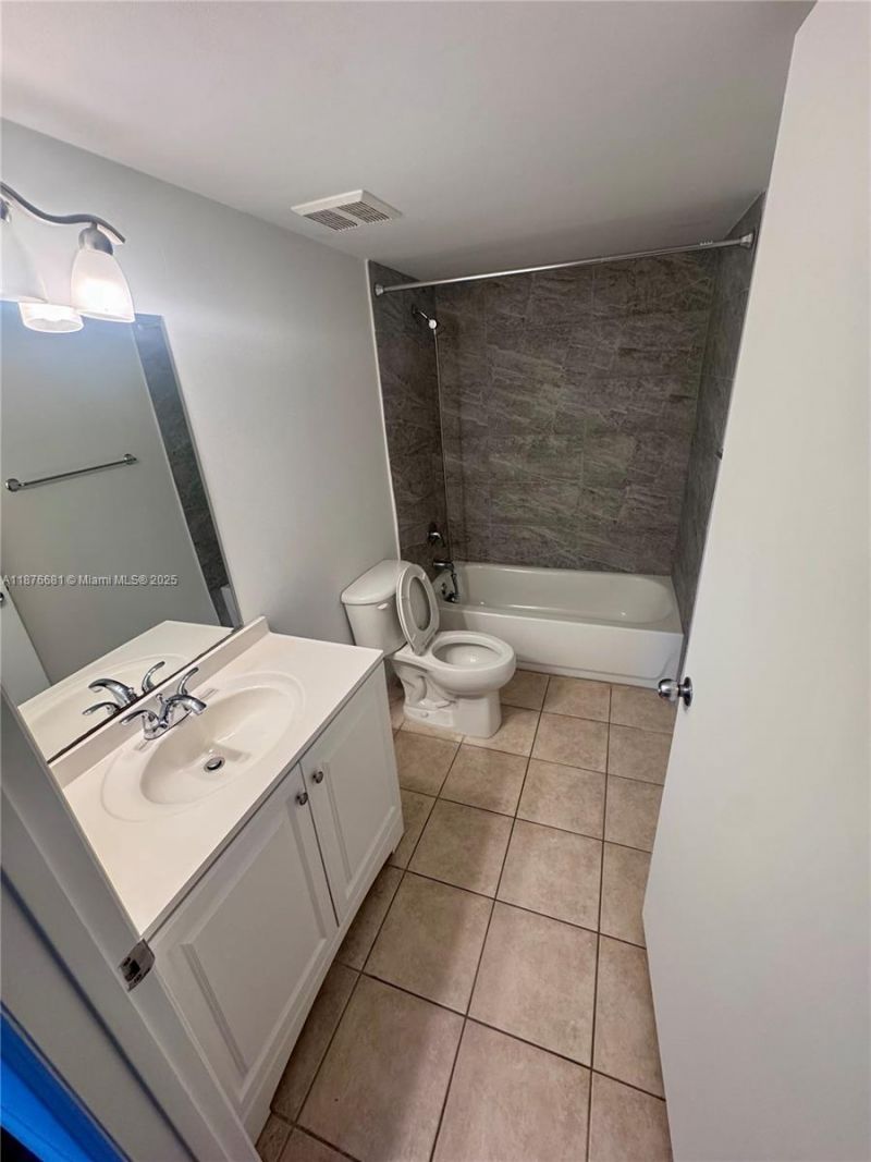 102 SW 6th Ave, Unit 404, Miami, FL 33130 Photo