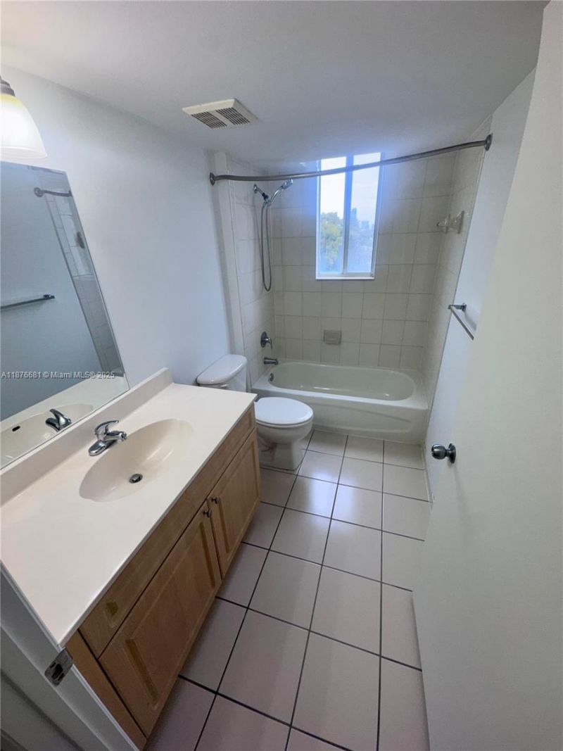 102 SW 6th Ave, Unit 404, Miami, FL 33130 Photo