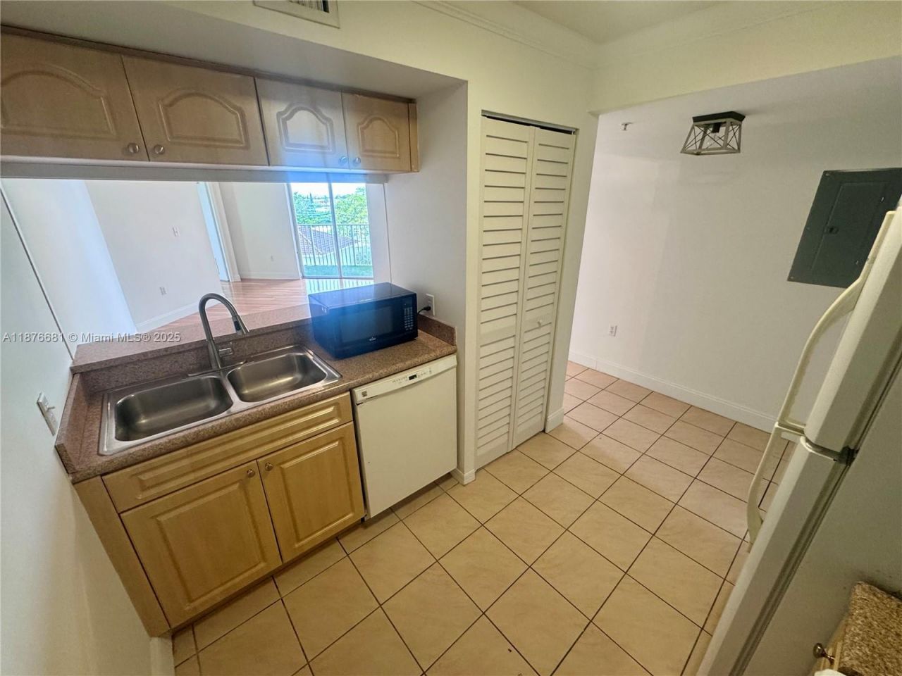 102 SW 6th Ave, Unit 404, Miami, FL 33130 Photo
