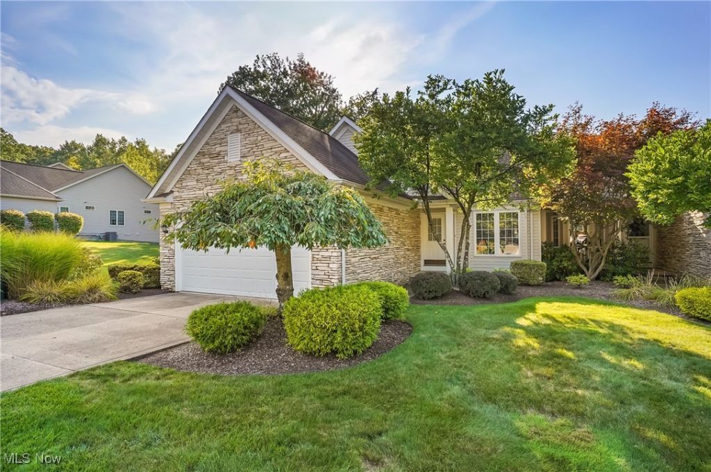 6871 Auburn Road, Unit 10, Concord, OH 44077 Main Photo