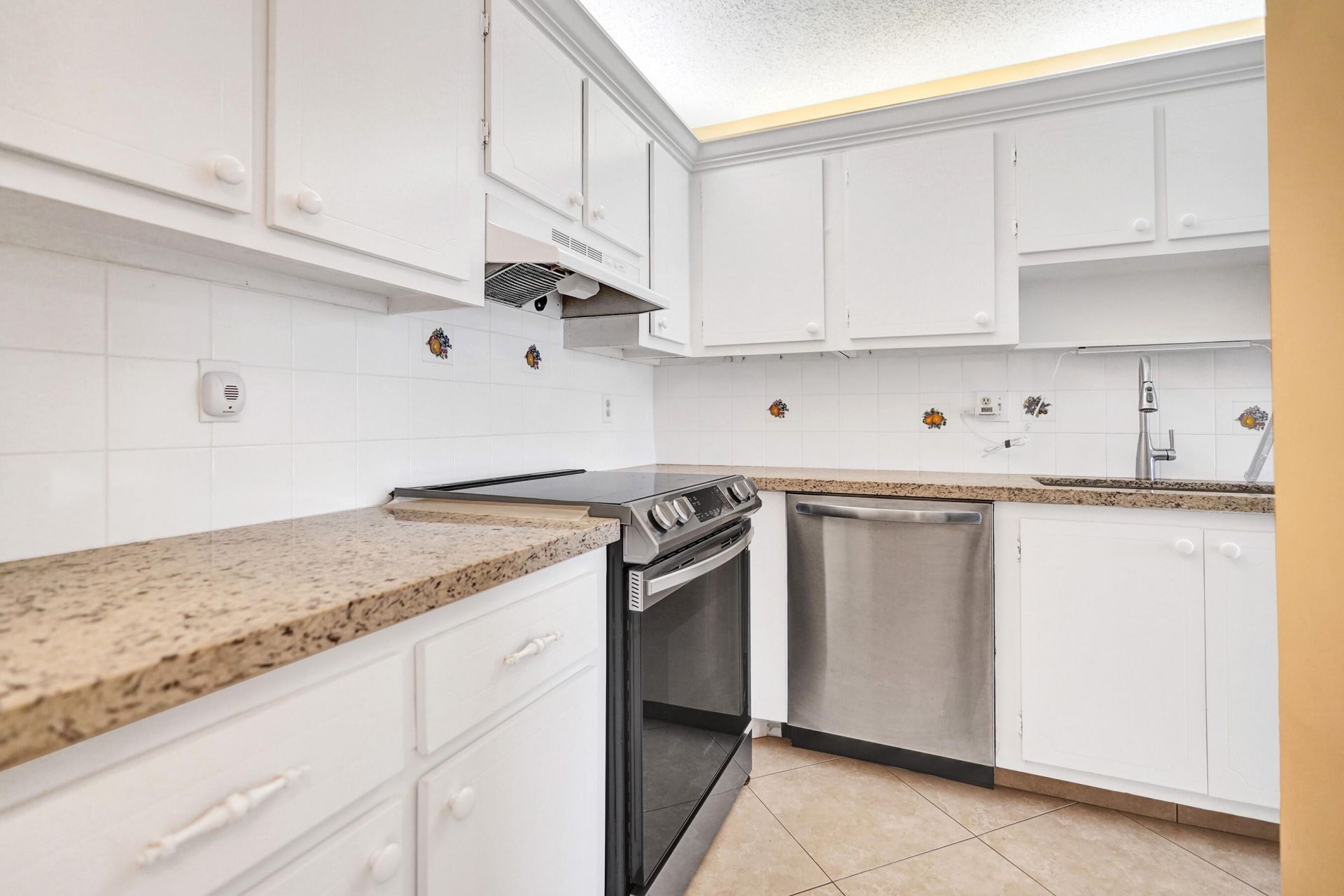 1051 Orange Terrace, Unit 101, Delray Beach, FL 33445 Photo