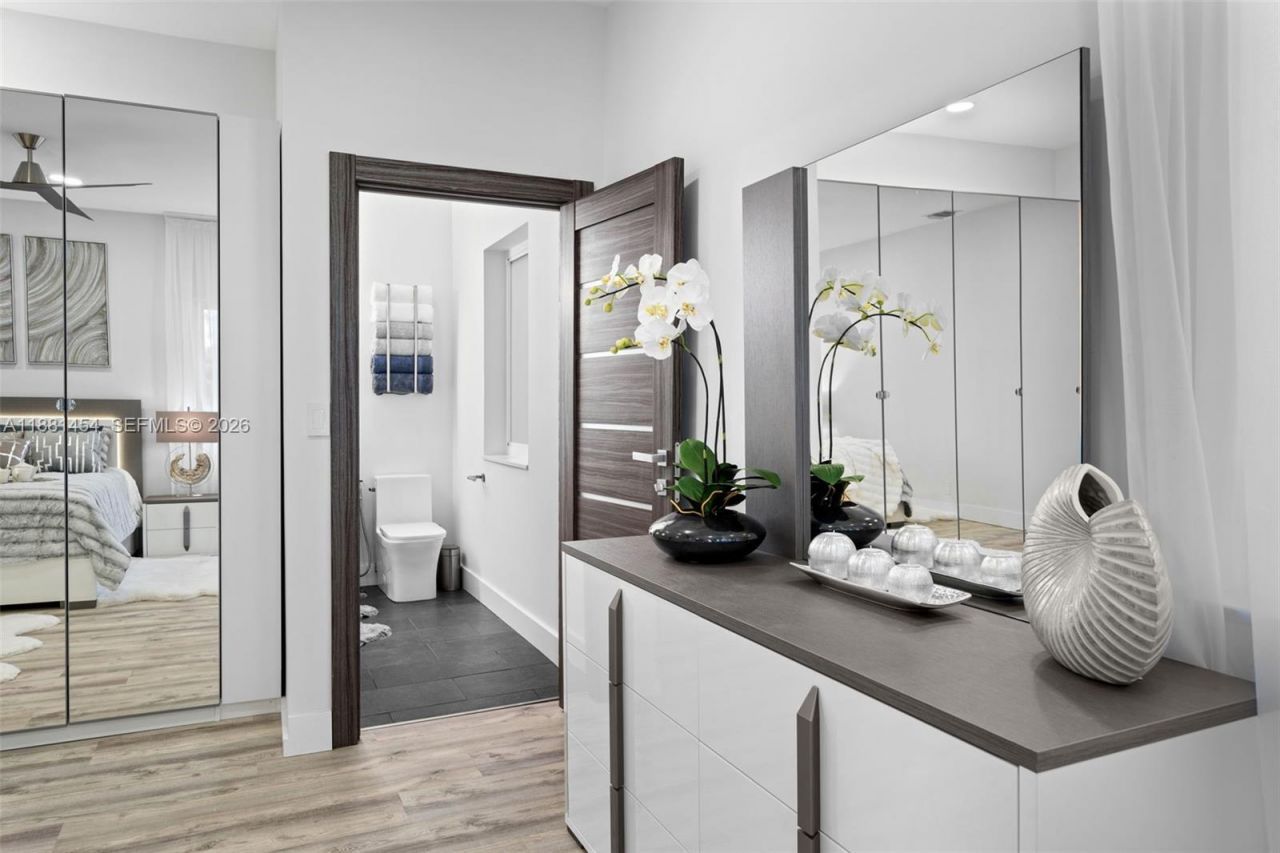 1155 Tyler St, Hollywood, FL 33019 Photo