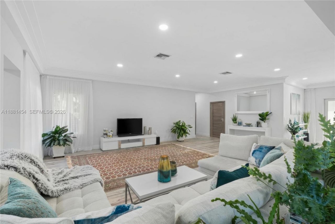 1155 Tyler St, Hollywood, FL 33019 Photo