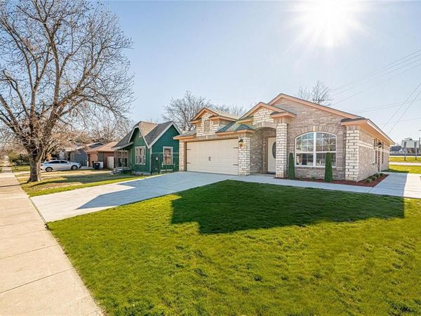 2900 Fitzhugh Avenue, Fort Worth, TX 76105