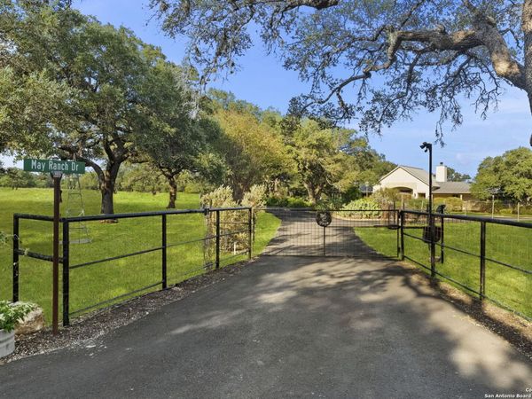 22050 Hanging Oak, San Antonio, TX 78266