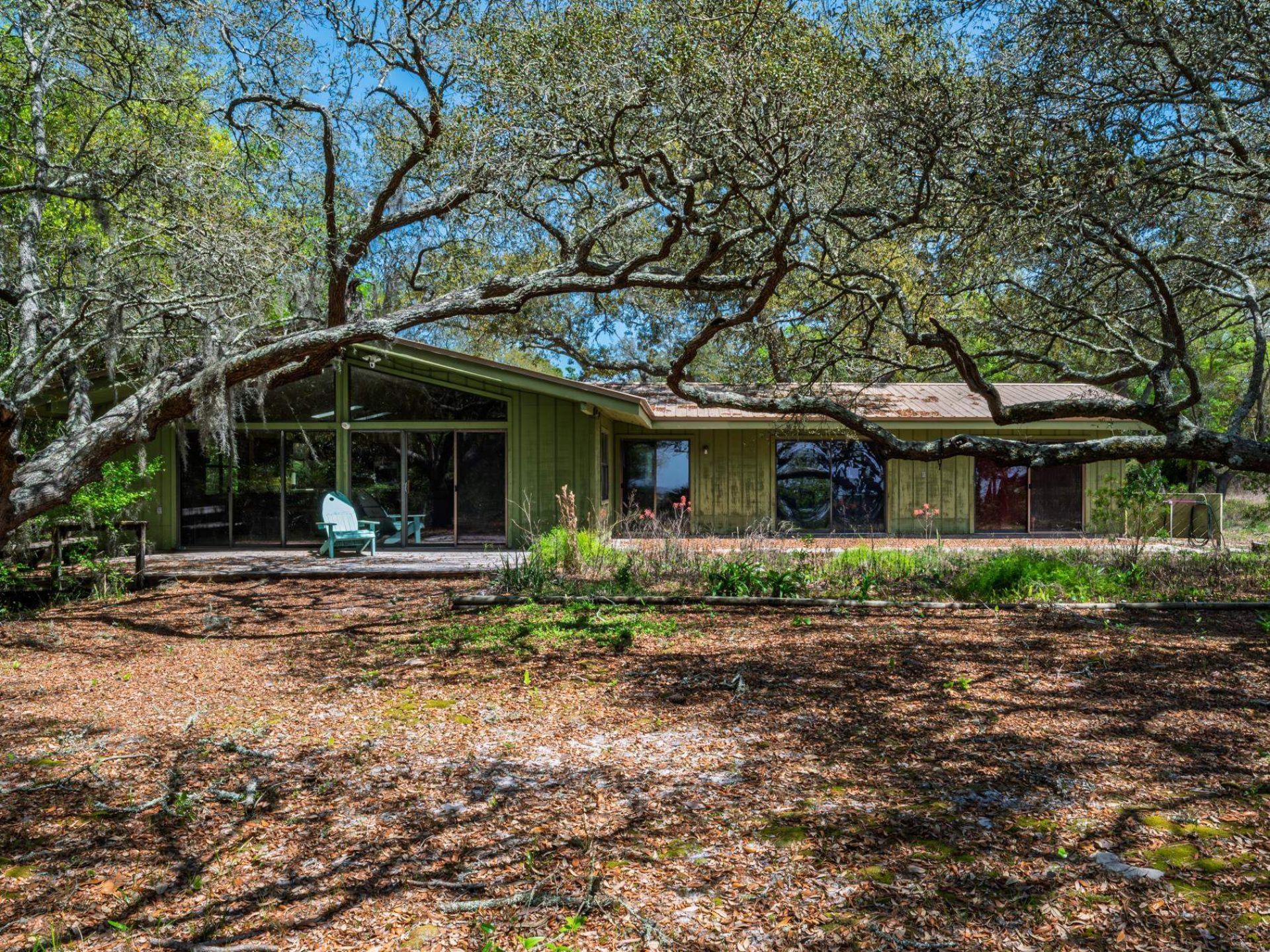 17 S Bayshore Drive, East Point, FL 32328 Photo