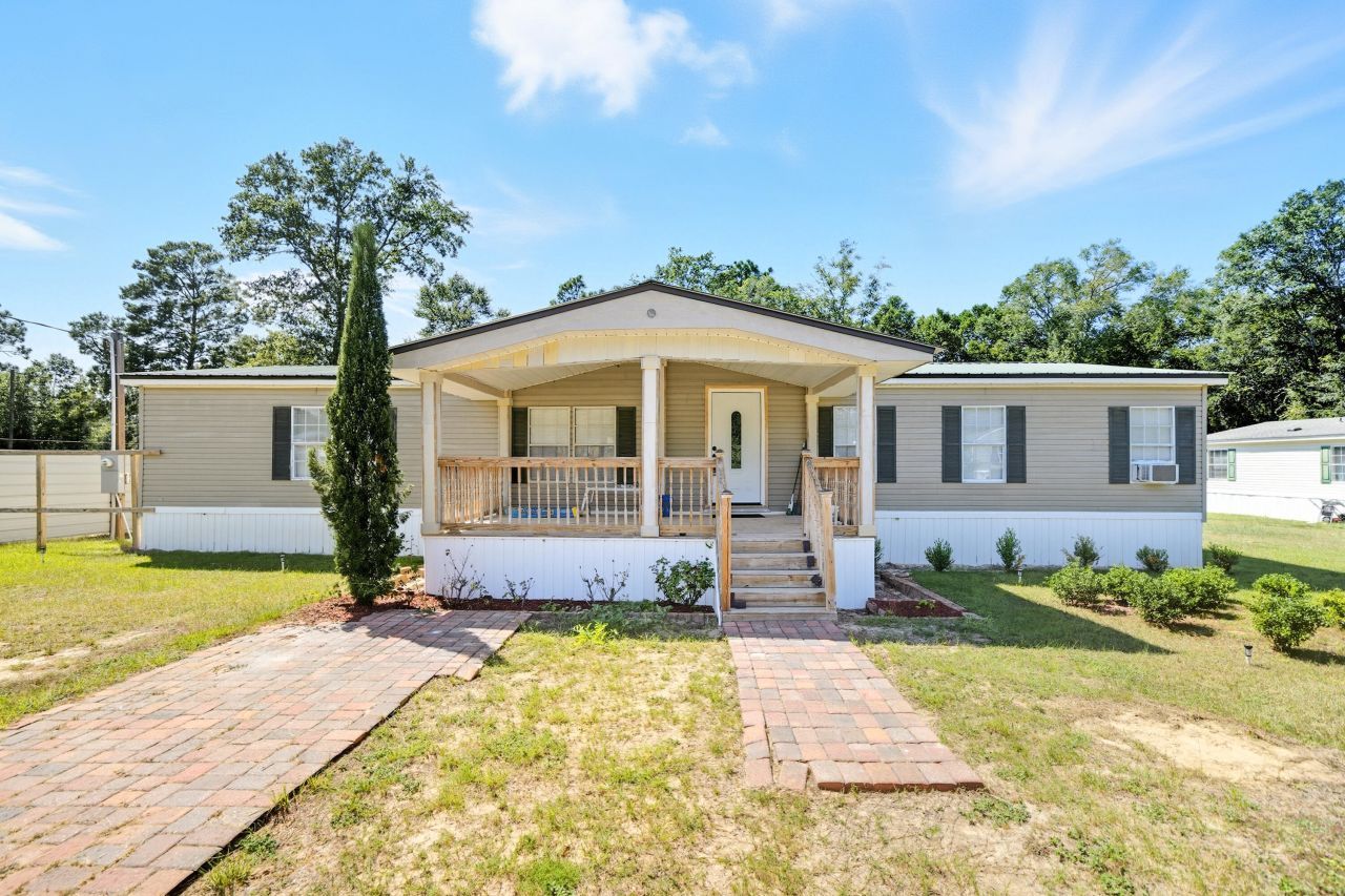 714 E Picasso Circle, Defuniak Springs, FL 32433 Main Photo