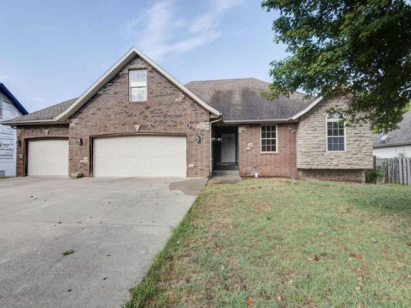 923 N Travis Avenue, Republic, MO 65738