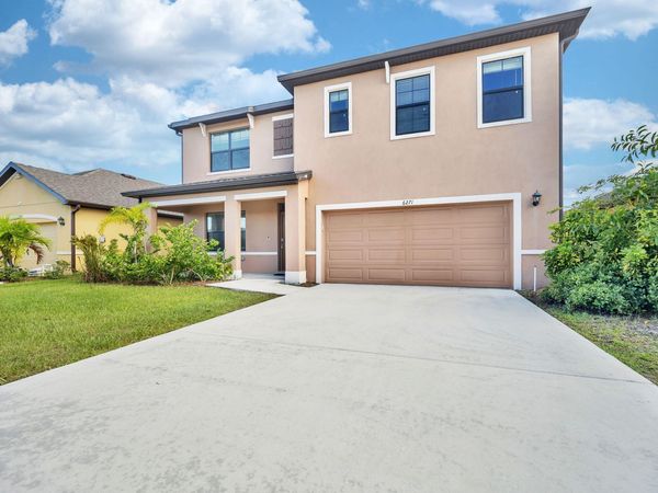 6271 NW Regent Street, Port Saint Lucie, FL 34983