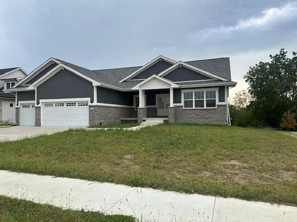 120 NW Alderleaf Drive, Waukee, IA 50263