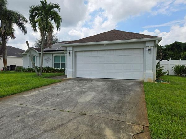 862 SW Carmelite Street, Port Saint Lucie, FL 34983