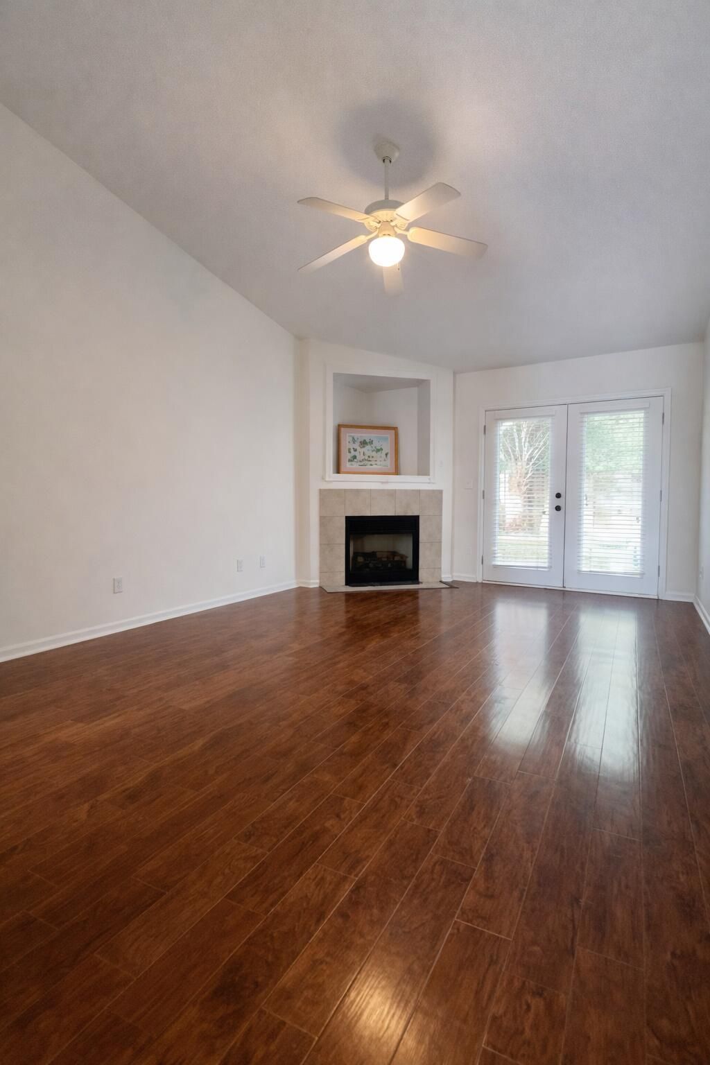 1527 Blaze Lane Photo 4