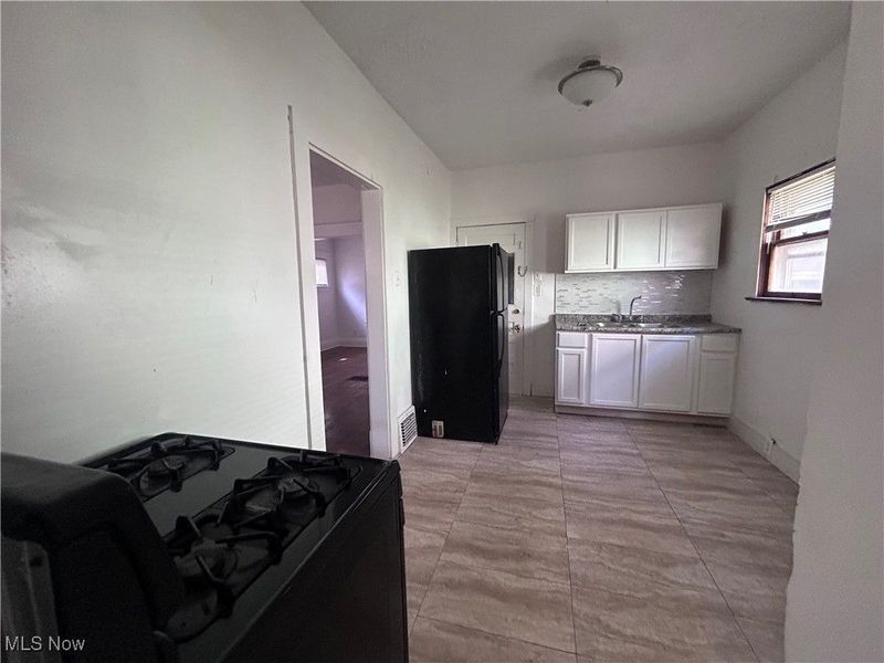 11606 Shadeland Avenue, Cleveland, OH 44108 Photo 10