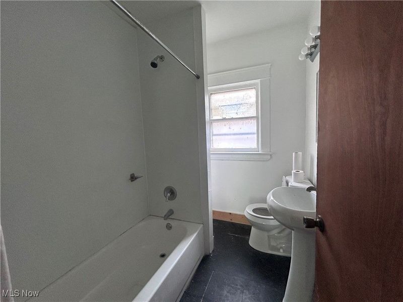 11606 Shadeland Avenue, Cleveland, OH 44108 Photo 6