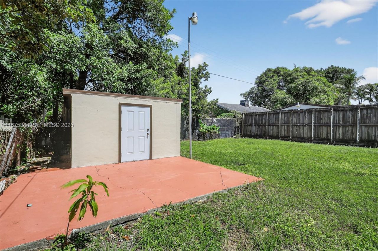 2945 SW 16th St, Miami, FL 33145 Photo