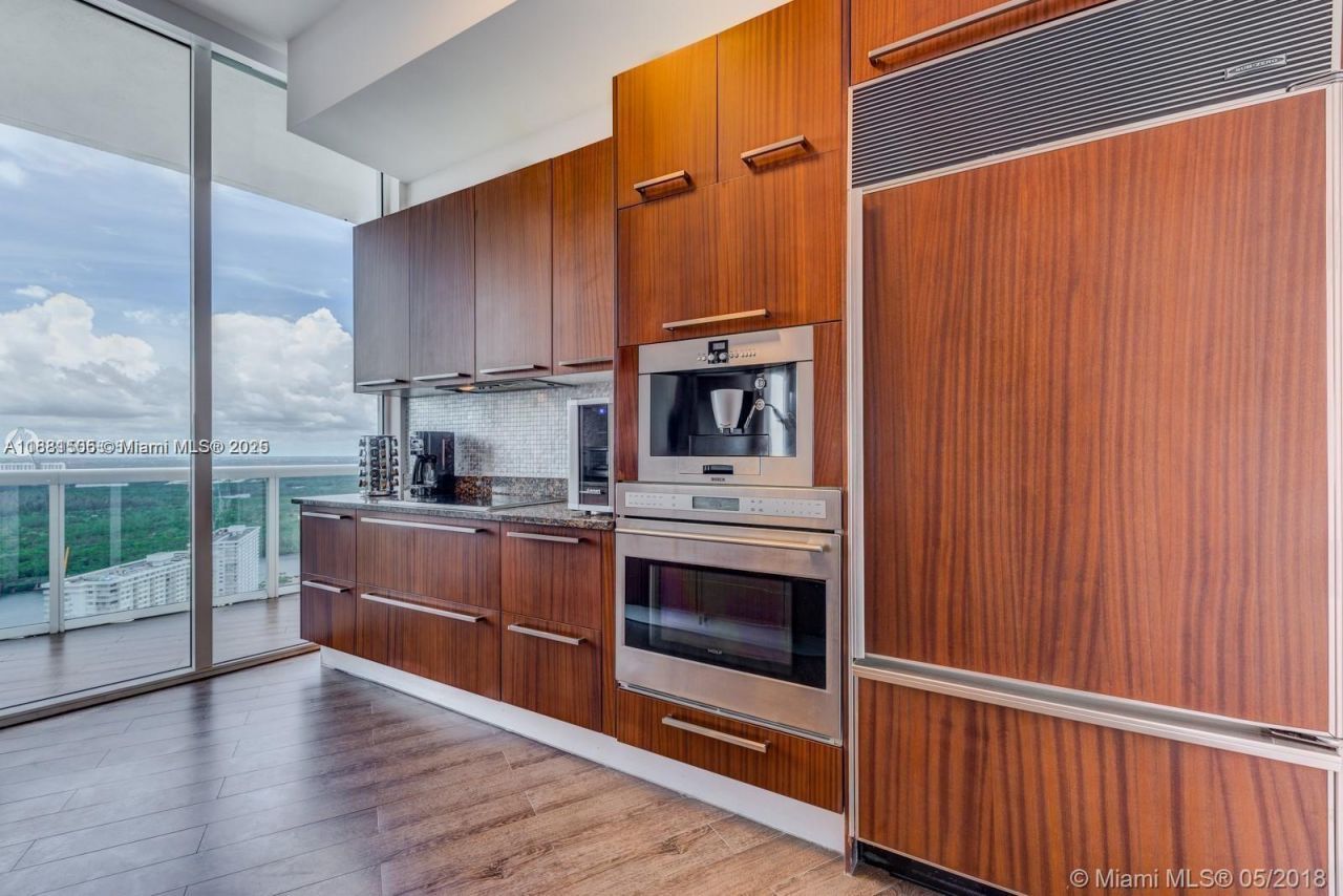 15811 Collins Ave, Unit 3205, Sunny Isles Beach, FL 33160 Photo