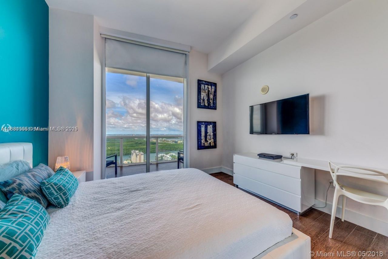 15811 Collins Ave, Unit 3205, Sunny Isles Beach, FL 33160 Photo