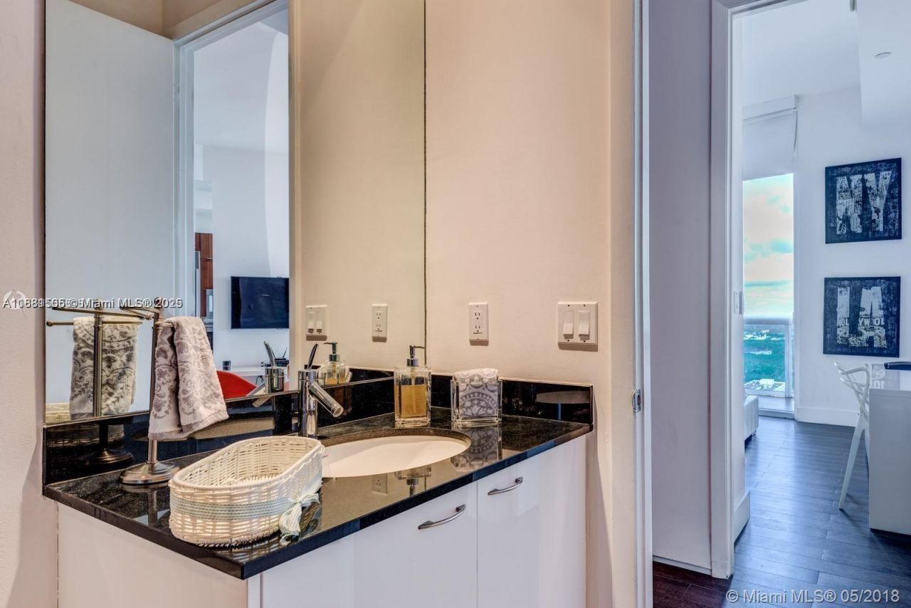 15811 Collins Ave, Unit 3205, Sunny Isles Beach, FL 33160 Photo