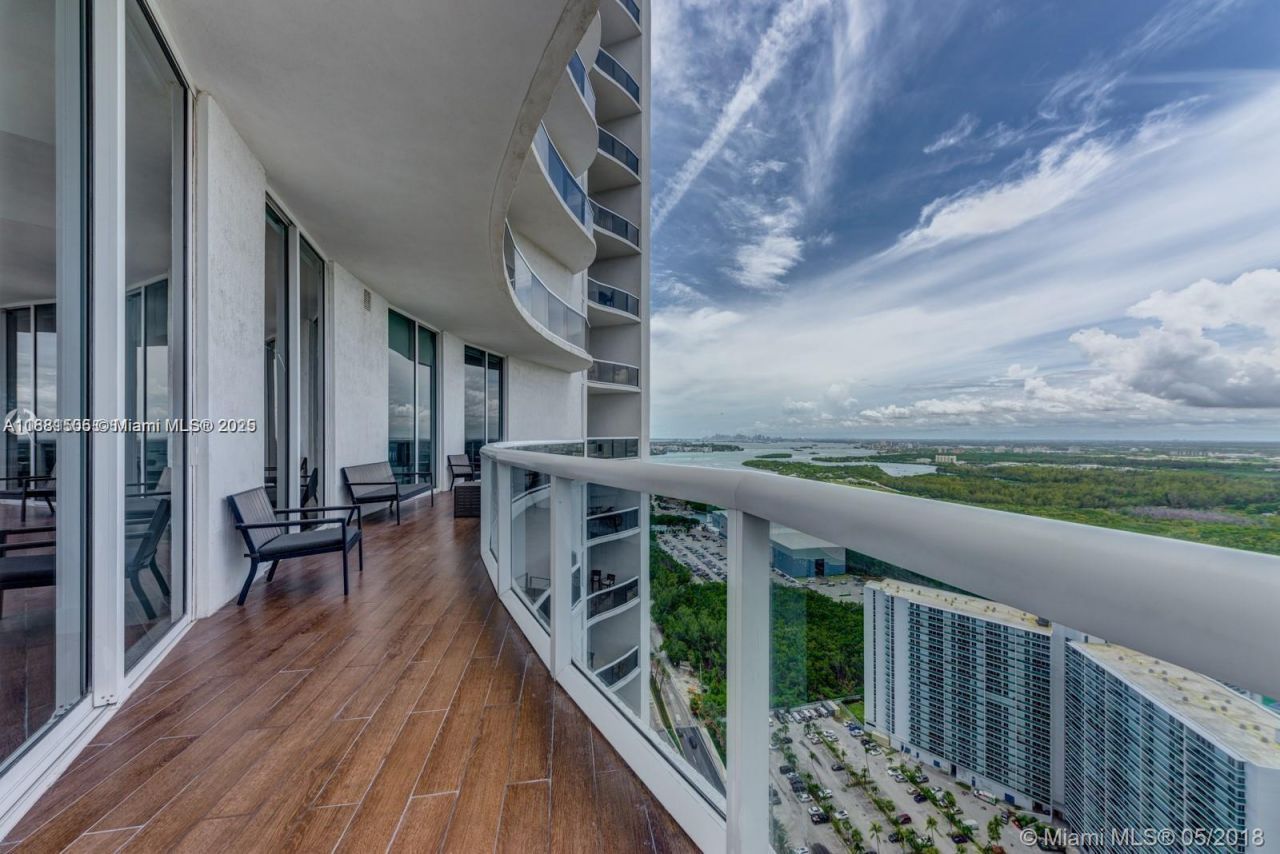 15811 Collins Ave, Unit 3205, Sunny Isles Beach, FL 33160 Photo