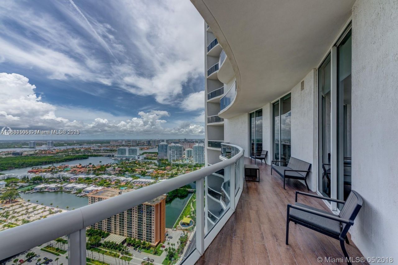 15811 Collins Ave, Unit 3205, Sunny Isles Beach, FL 33160 Photo