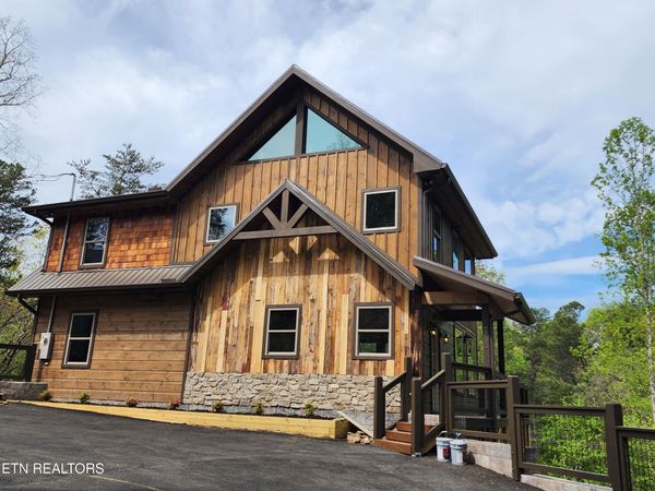 2733 Dogwood Loop Dr, Sevierville, TN 37876