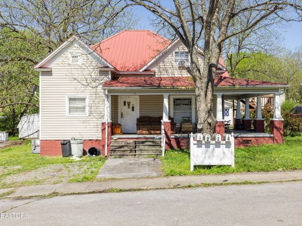 714 Washington Ave, Etowah, TN 37331