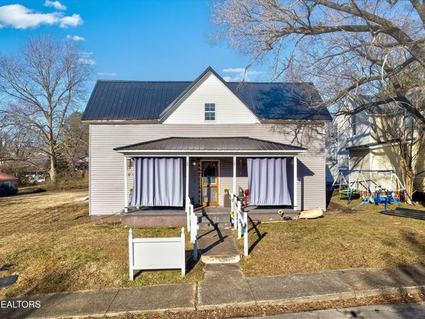 706 Washington Ave, Etowah, TN 37331