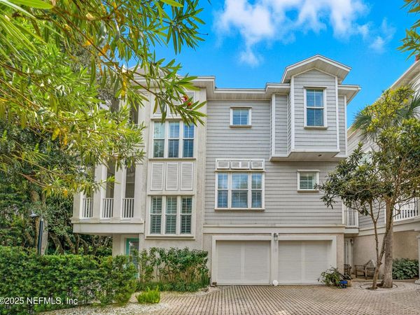 50 BEACH COTTAGE Lane, Atlantic Beach, FL 32233