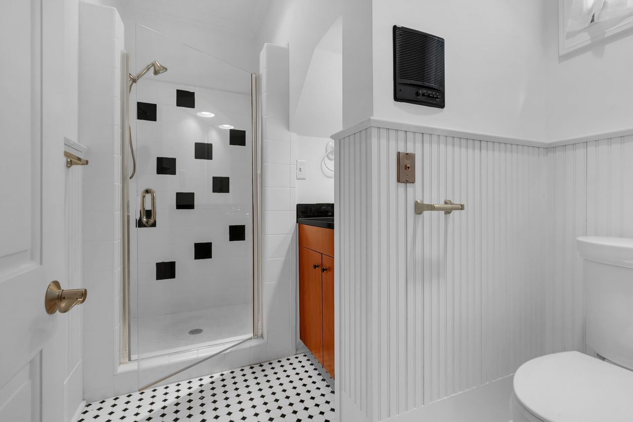 31 Society Street Photo 20