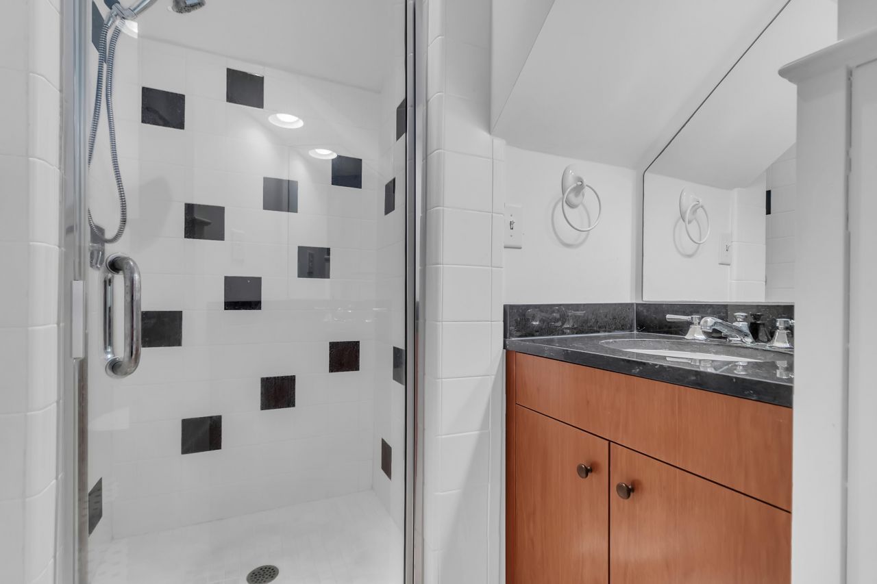 31 Society Street Photo 21