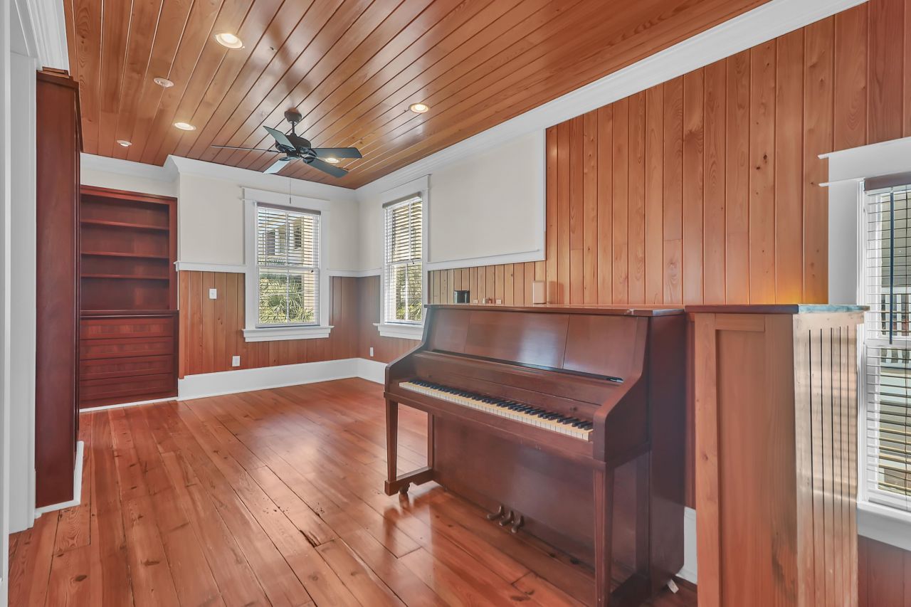 31 Society Street Photo 23