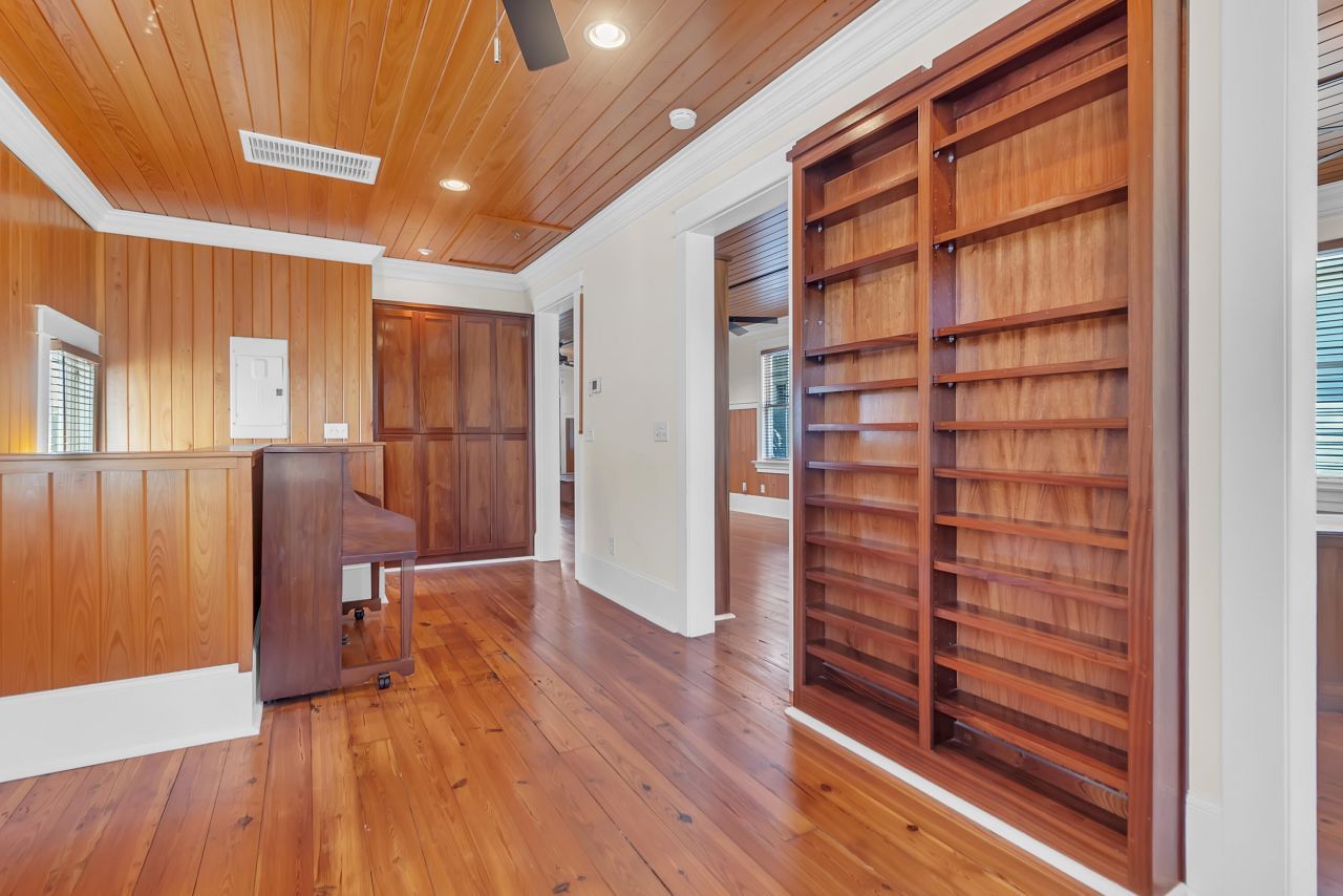 31 Society Street Photo 24