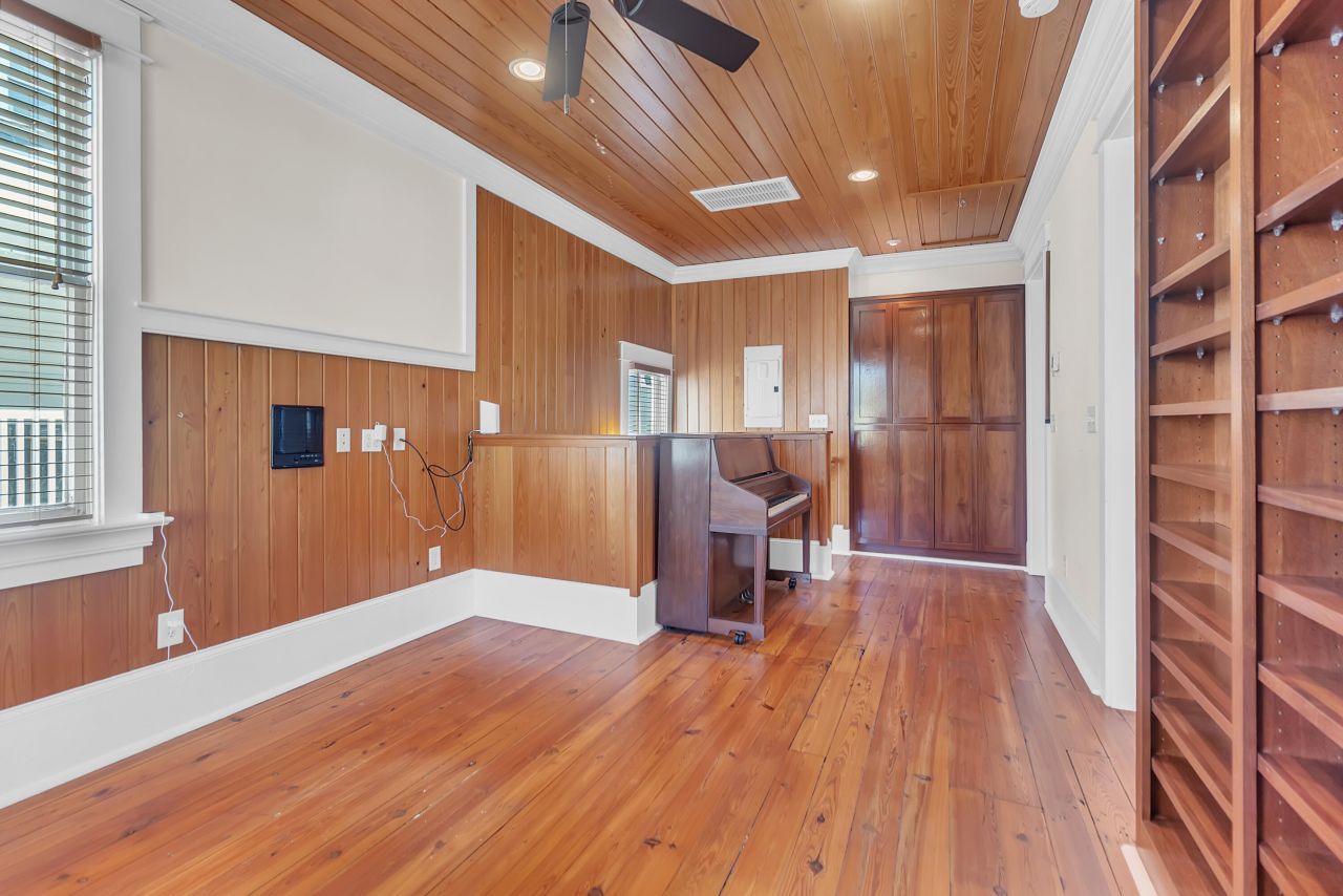 31 Society Street Photo 25