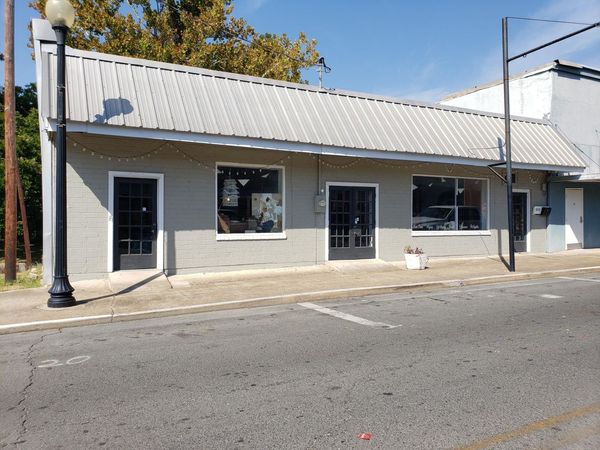 406 S 3rd St, Leesville, LA 71446