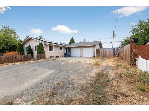 663 E 4TH AVE, Riddle, OR 97469