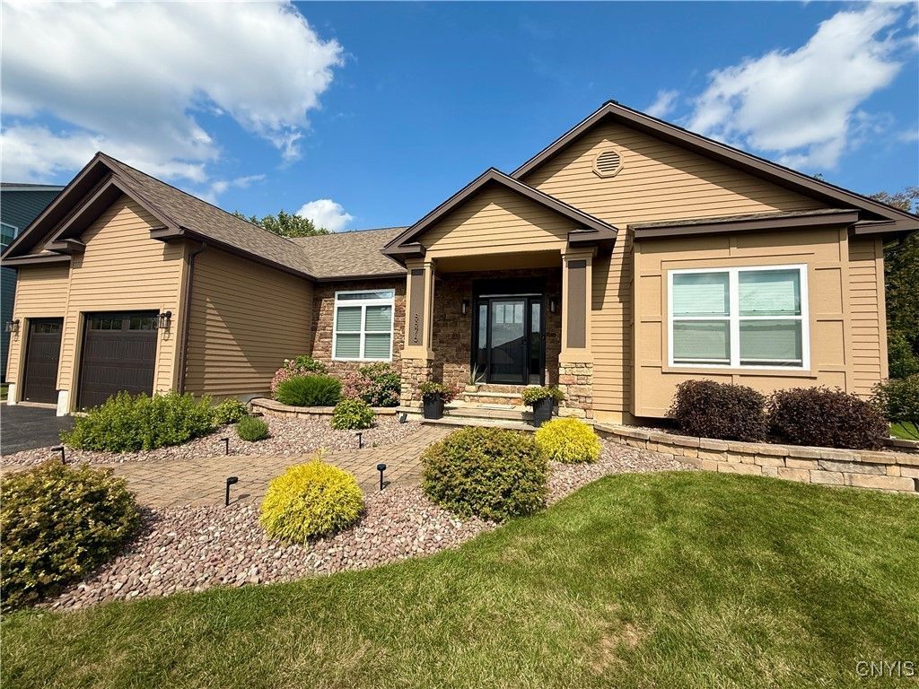 8876 Lombardi Drive, Cicero, NY 13039 Main Photo